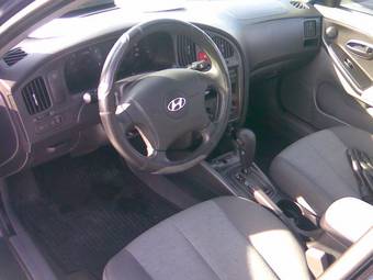 2004 Hyundai Elantra Photos