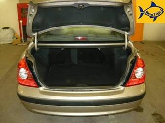 2004 Hyundai Elantra Pictures