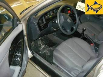 2004 Hyundai Elantra Pics