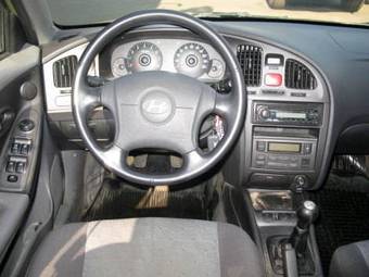 2004 Hyundai Elantra Pictures