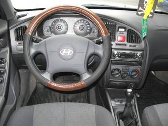 2004 Hyundai Elantra Pics