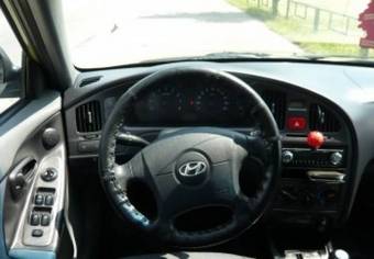 2004 Hyundai Elantra Photos