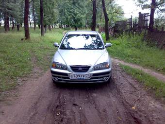 2004 Hyundai Elantra Images