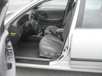 2004 Hyundai Elantra Pictures