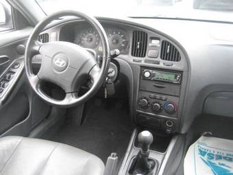 2004 Hyundai Elantra Photos