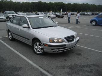 2004 Hyundai Elantra Photos