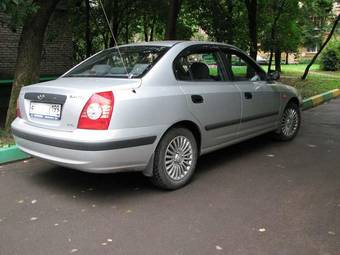 2004 Hyundai Elantra Photos