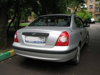 2004 Hyundai Elantra Photos