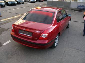 2004 Hyundai Elantra Photos