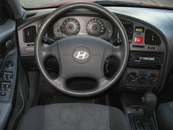 2004 Hyundai Elantra Photos