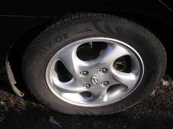 2005 Hyundai Elantra Pictures