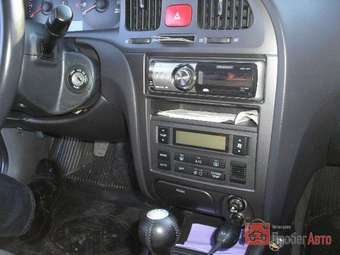 2005 Hyundai Elantra Photos