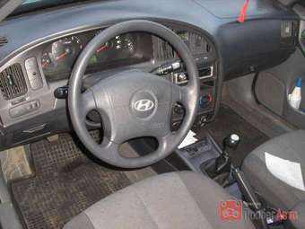 2005 Hyundai Elantra Photos