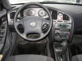 2005 Hyundai Elantra Pictures