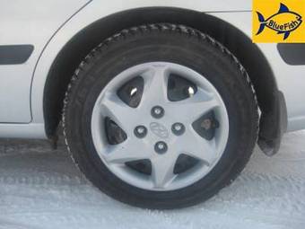 2005 Hyundai Elantra Photos