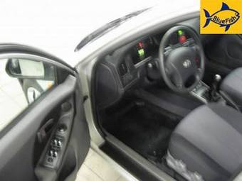 2005 Hyundai Elantra Photos
