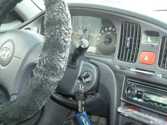 2005 Hyundai Elantra Photos