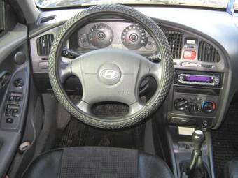 2005 Hyundai Elantra Pictures