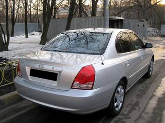 2005 Hyundai Elantra Photos