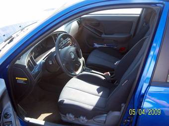 2005 Hyundai Elantra Photos