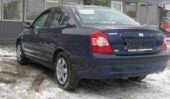 2005 Hyundai Elantra Photos