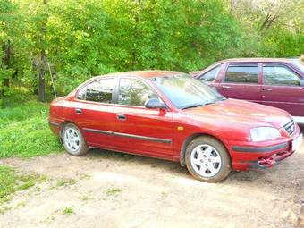 2005 Hyundai Elantra Photos