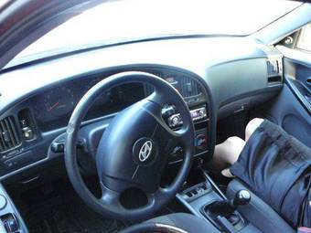 2005 Hyundai Elantra Pictures
