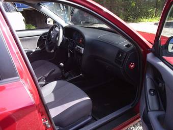2005 Hyundai Elantra Photos