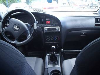 2005 Hyundai Elantra Pictures