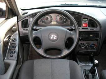 2005 Hyundai Elantra Photos