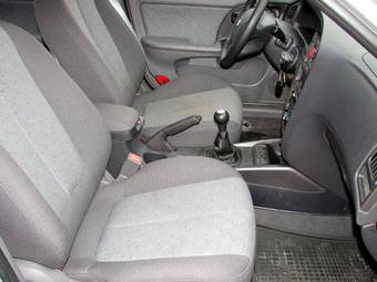 2005 Hyundai Elantra Pictures