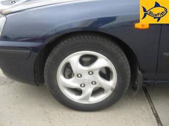 2005 Hyundai Elantra Photos