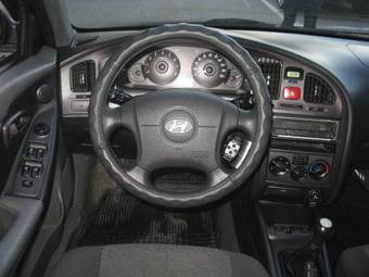 2005 Hyundai Elantra Photos