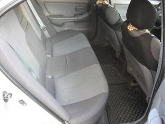 2005 Hyundai Elantra Photos