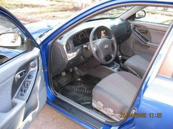 2005 Hyundai Elantra Pictures