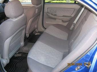 2005 Hyundai Elantra Photos