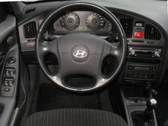 2005 Hyundai Elantra Photos