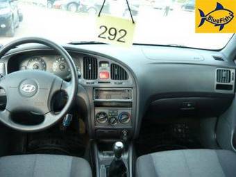 2005 Hyundai Elantra Pictures