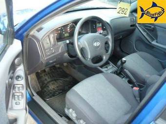 2005 Hyundai Elantra Photos
