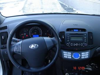 2009 Hyundai Elantra Photos