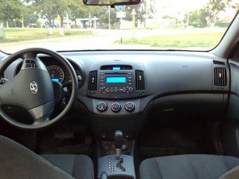 2009 Hyundai Elantra Pictures