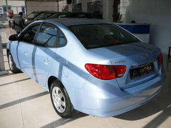 2010 Hyundai Elantra Pictures