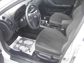 2010 Hyundai Elantra Pictures