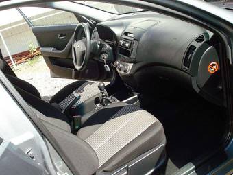 2010 Hyundai Elantra Images
