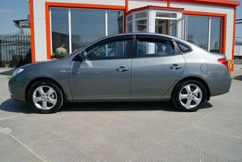 2010 Hyundai Elantra Photos