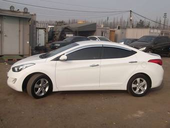 2011 Hyundai Elantra Pictures