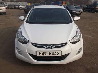 2011 Hyundai Elantra Pictures