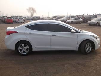 2011 Hyundai Elantra Pictures