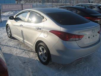 2011 Hyundai Elantra Pictures