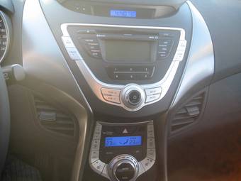 2011 Hyundai Elantra Pictures